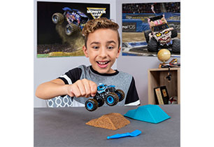 Monster Jam Kinetic Dirt Starter Set